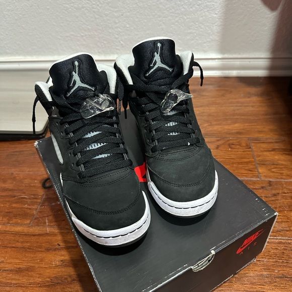 Nike Black and White Sneakers High-Top Classic
